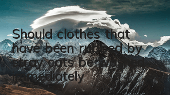 Should clothes that have been rubbed by stray cats be washed immediately?